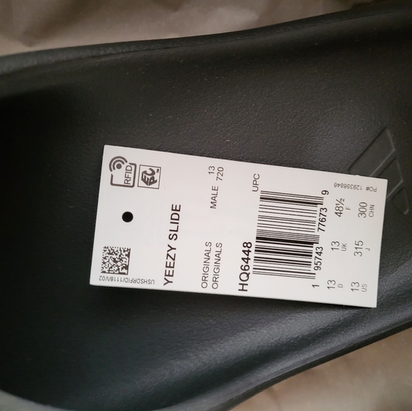 Yeezy Onyx Slides 100% Authentic - Picture 3 of 7